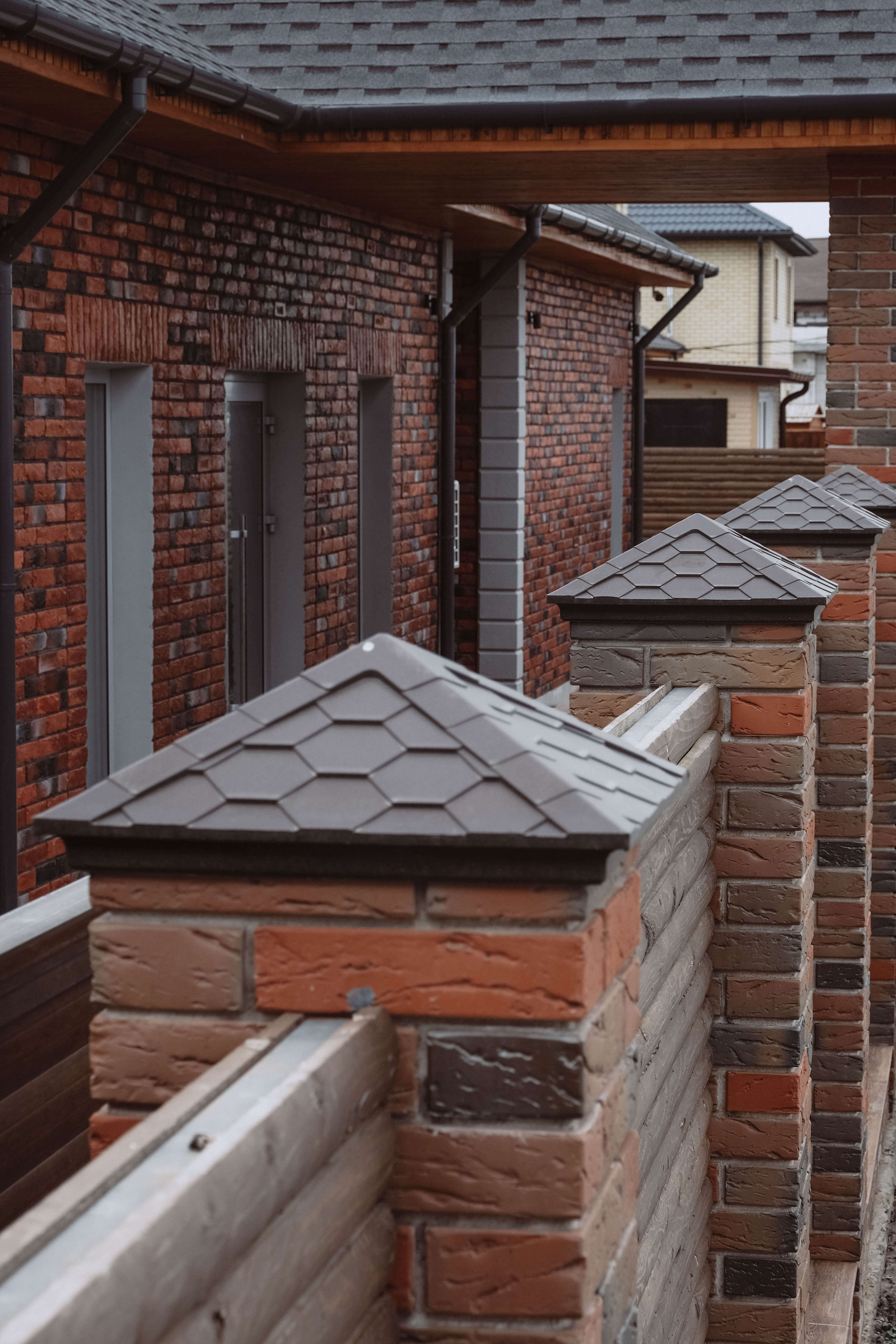 Колпак Zking Эверест Коричневый на столб 1.5х1.5 кирпича (390х390мм) в Новосибирске фото